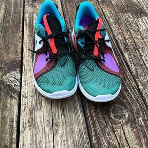 Nike sneakers. Size men’s 8.5m women’s 10m.